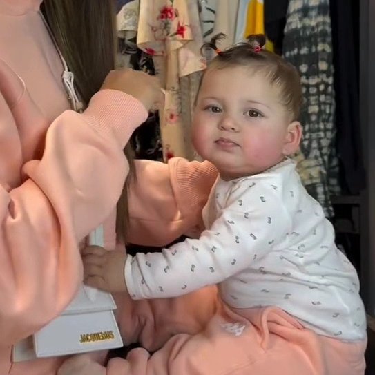 Timetogohomes1's tweet photo. 🤏🏻🧸😍 #ejllat https://t.co/Qya49MxsCy