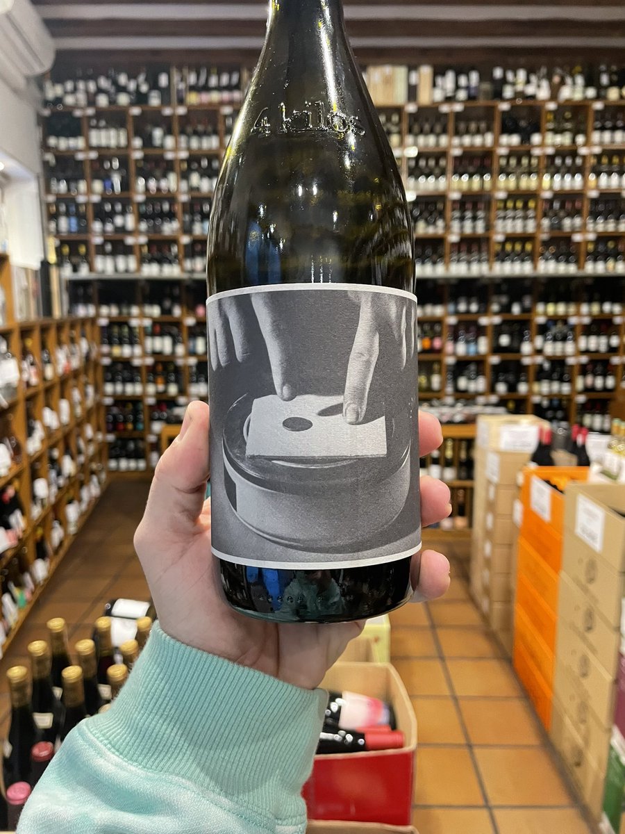 viambbausa's tweet photo. 🍷✨ 4 Kilos: terroir mallorquín puro 🌞 Callet, Fogoneu, microvinificaciones y arte en cada botella. Innovación y tradición unidas. 🥂
#4KilosVinícola #VinosDeMallorca #CalletLovers #ArteYVino #Microvinificaciones #VinoDeAutor #TerroirMediterráneo #VinosAutóctonos https://t.co/anKPfh3jp9