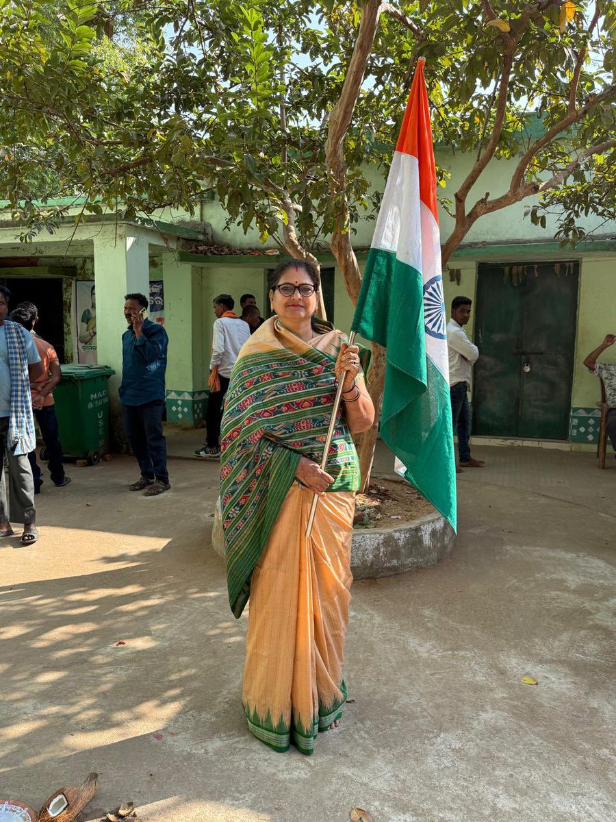 Srpnch_Bhaleswr's tweet photo. Flag hoisting ceremony and #RepublicDay2025 celebrations at Gp Headquarter.
#Nuapada #Bhaleswar #odisha #Sarojdevi https://t.co/SKqitez5bO