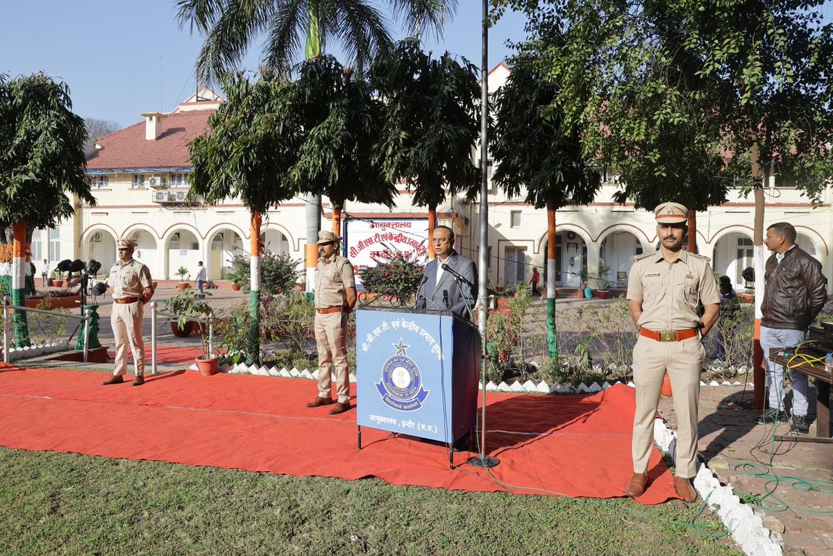 EXCISECGST's tweet image. The 76th Republic Day was celebrated at GST Bhavan, Manik Bag Palace. Shri Pratul Tiwary, Commissioner CGST &amp;amp; CX, Indore, addressed officers/staff after inspecting the parade. 
 @cgstbhopalzone  @cbic
