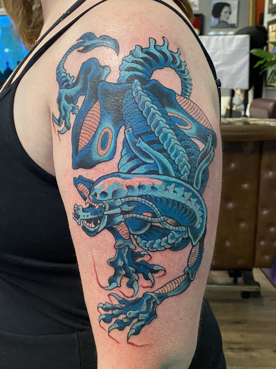 After years of saying I would get one, i finally have a xenomorph tattoo. One whole sitting for 6 hours it was brutal😭😭