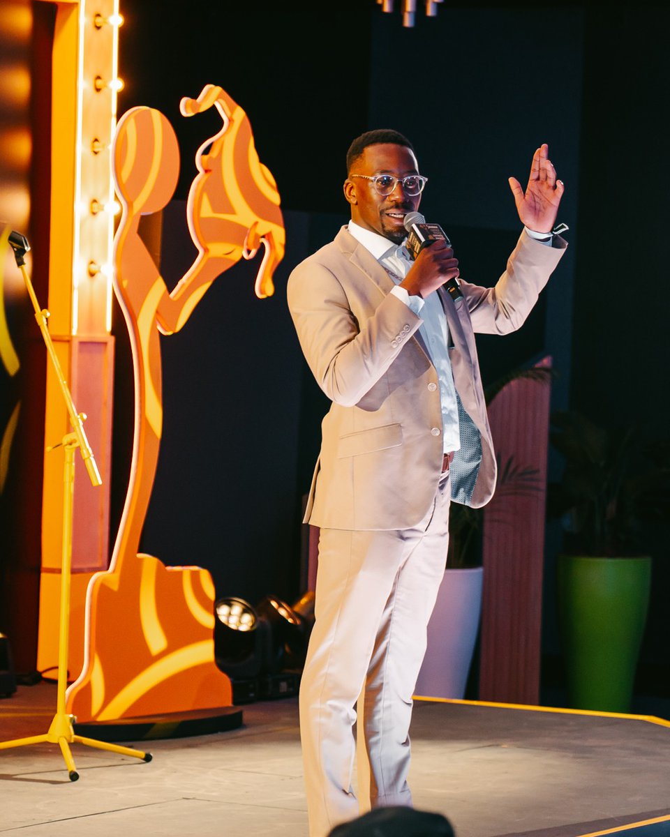 Comics_Choice's tweet photo. 🔥 What. A. Night. 🔥

Our 20 newcomer comedians absolutely brought the house down at The Savanna Newcomer Showcase! 

From belly laughs to standing ovations, these rising stars did not come to play games.

Shoutout to everyone for pulling up!

#SavannaCCA https://t.co/PfT3BOgbZa