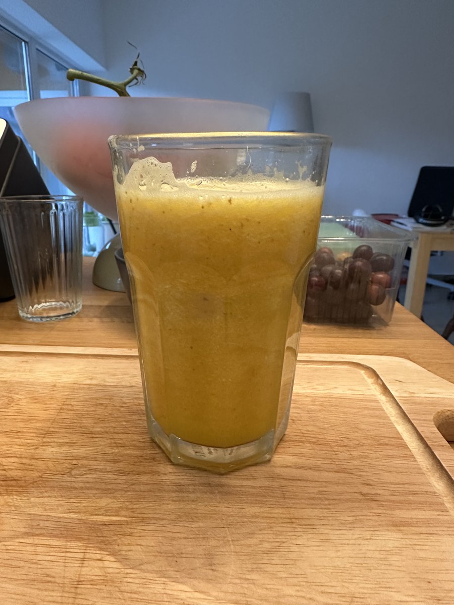 As every Saturday - let's start it with a powerful mix of ginger, lemon, orange and honey. This will make you wake up fast 😃