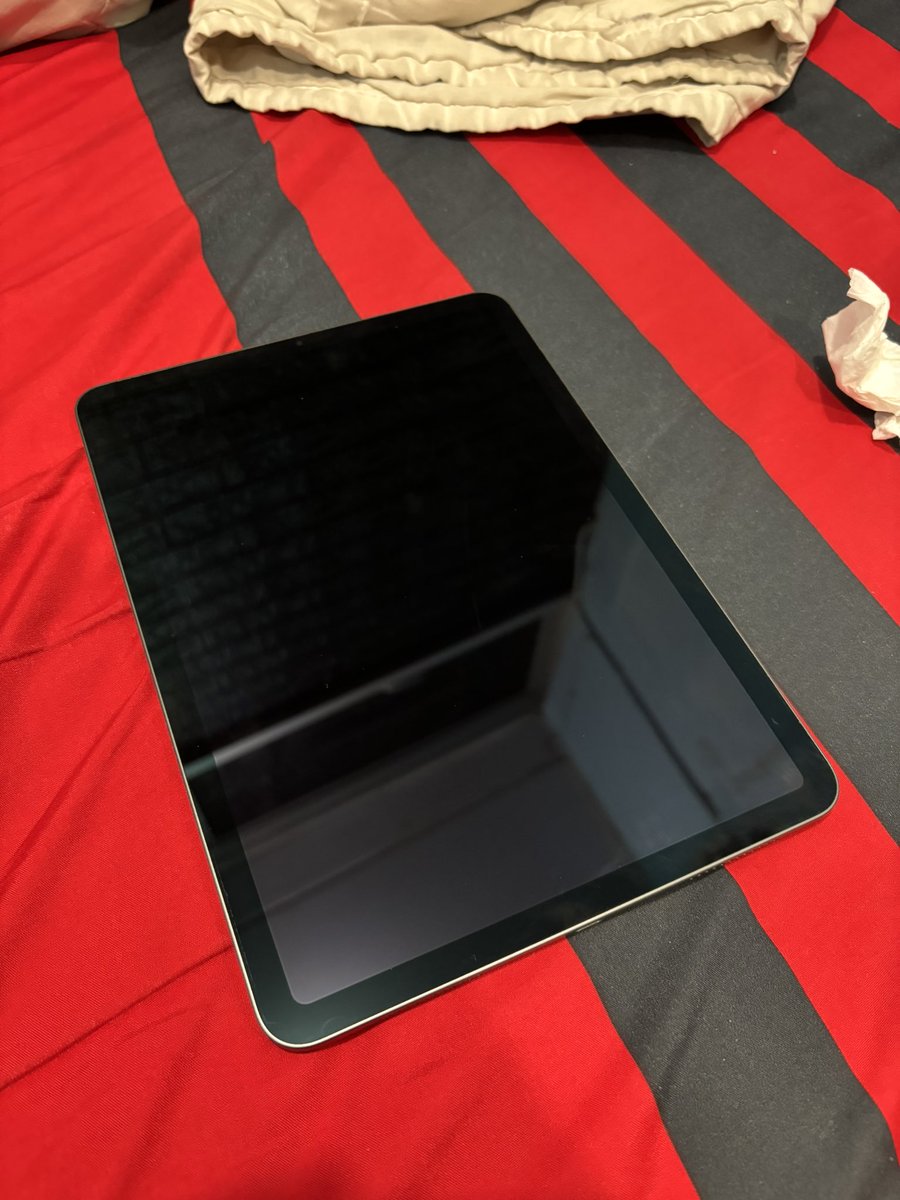 romsyeon_9's tweet photo. WTS 
Ipad Air 5 64GB Gray
Good Condi (Beli tahun 2022)
Cuma dipakai buat ngampus doang, rfs karena udah gaada kelas lagi
-
COD✅
Shopee✅

Dom Jakpus
Open Price 7jt Nego🤩‼️ https://t.co/pB90Y9HTur