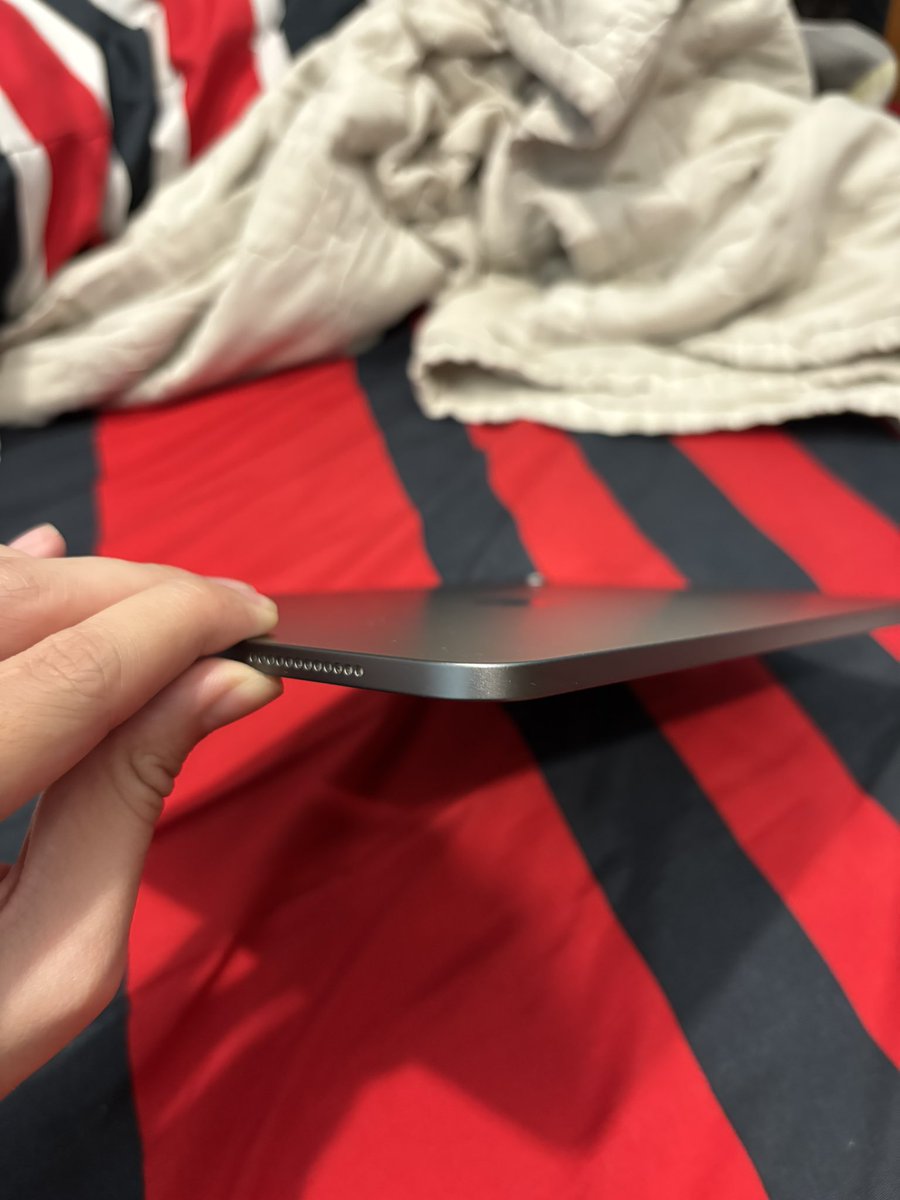romsyeon_9's tweet photo. WTS 
Ipad Air 5 64GB Gray
Good Condi (Beli tahun 2022)
Cuma dipakai buat ngampus doang, rfs karena udah gaada kelas lagi
-
COD✅
Shopee✅

Dom Jakpus
Open Price 7jt Nego🤩‼️ https://t.co/pB90Y9HTur