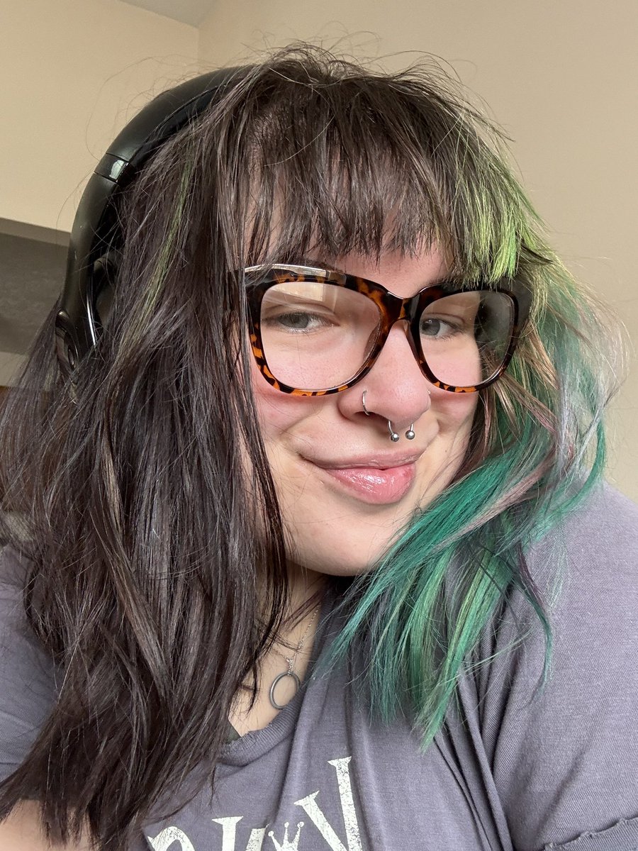 gothgoddessvic's tweet photo. i love looking prettier than you wife even after going to the gym https://t.co/CT0bxrL9Ev