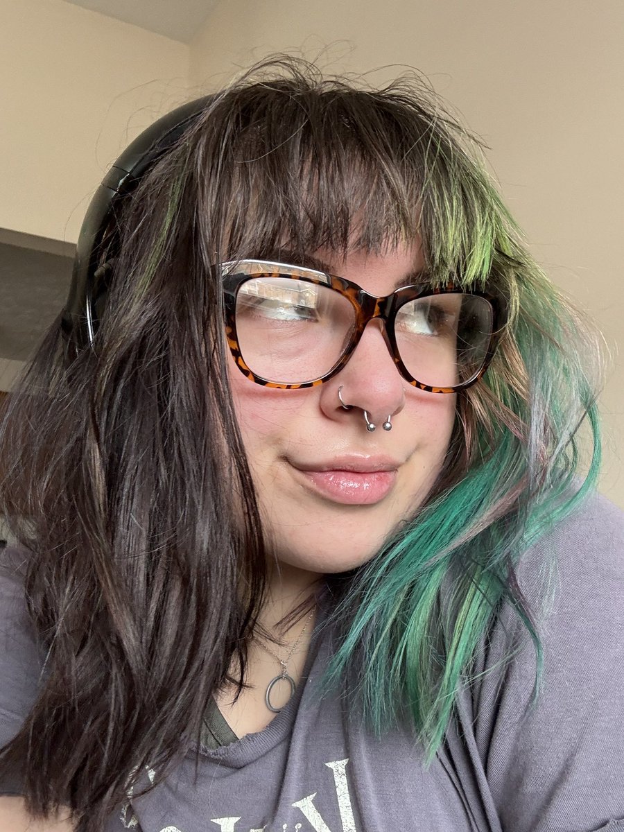 gothgoddessvic's tweet photo. i love looking prettier than you wife even after going to the gym https://t.co/CT0bxrL9Ev