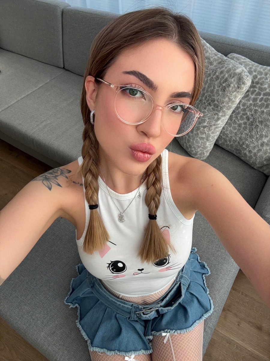 oh_torry's tweet photo. Selfie for your beautiful sunday 😘 https://t.co/ATJ4x6TuJj