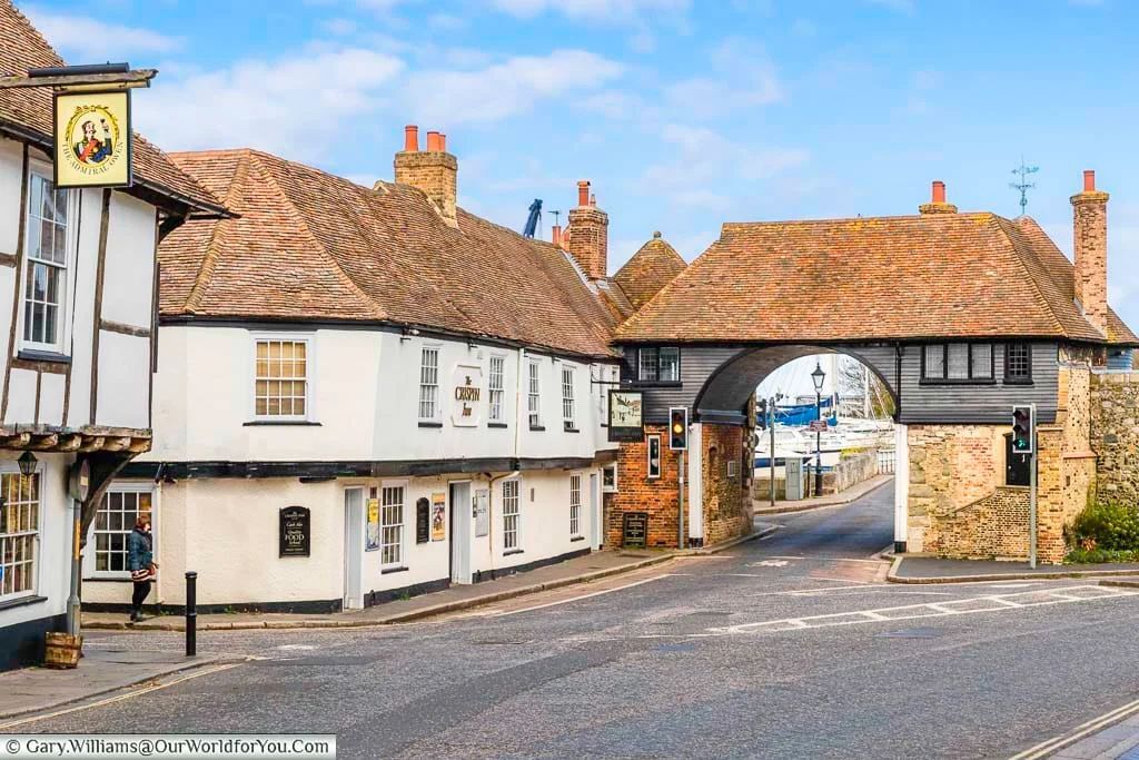 OurWorldforYou's tweet photo. Have you visited Sandwich in Kent? I love exploring this picturesque town. Despite being a Cinque Port, Sandwich is no longer on the coast, but it's worth visiting; want to know more? @VisitKent @VisitEngland #whitecliffscountry #VisitKent @VisitDover https://t.co/VO2ic3j6xD https://t.co/iTJo5vrLlc