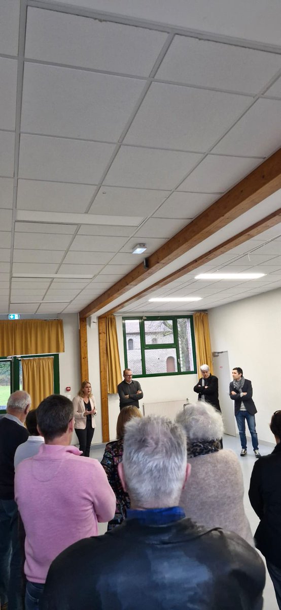 VincentDecorde's tweet photo. Week-end utile sur le terrain :  les vœux du collectif Une voix citoyenne pour la 2e
Puis , présence à la gare de Vieux-Manoir pour demander un vrai service pour les voyageurs, une implication de la Région #Normandie, de l'Etat (et aussi  reouvrir la ligne Serqueux Gisors Paris) https://t.co/dZAeuMYxMa
