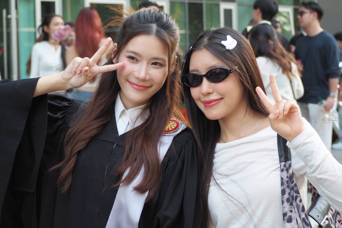 MusicIsMyLife48's tweet photo. พี่ไซซีกับน้องเอิร์น 🥰🥰🥰
#Ciizezphr
#CiizeRutricha
#earnpypp_
#EarnGraduation https://t.co/Ppyfe2WPm9