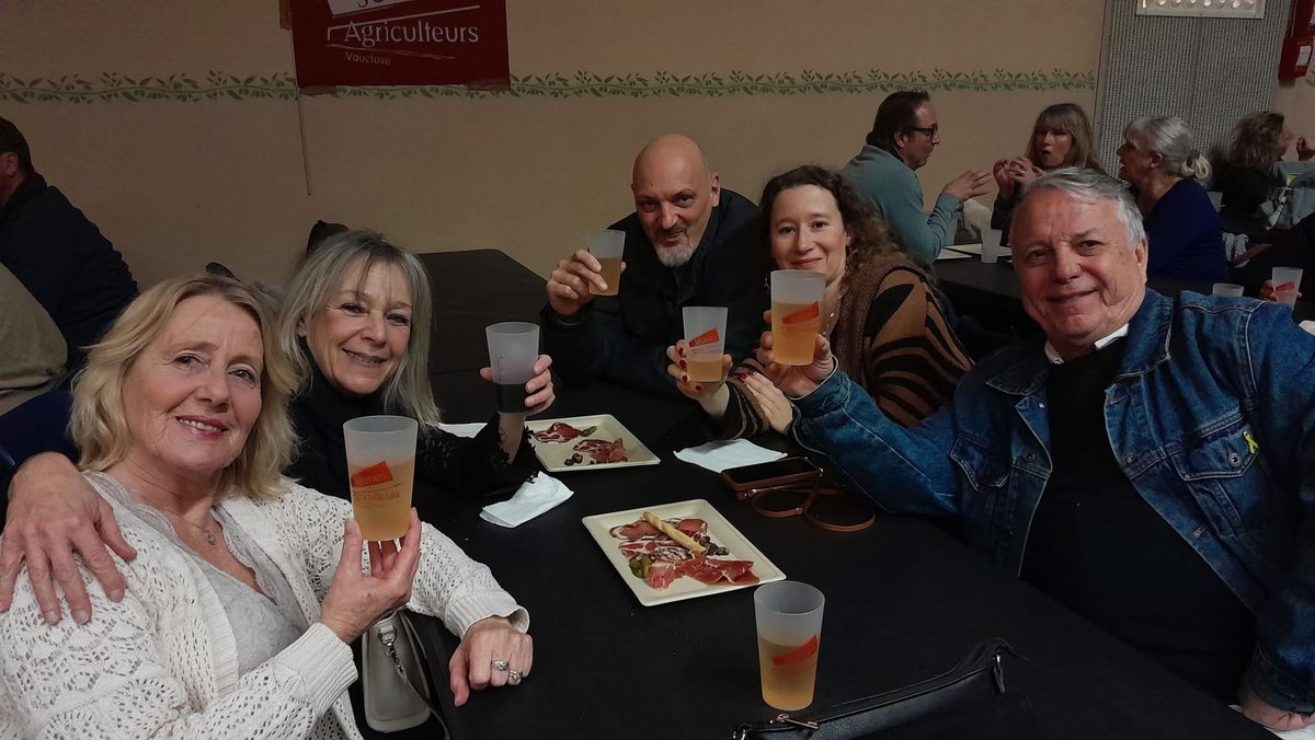 Florelle84's tweet photo. Comme toujours les soirées @JAVaucluse tiennent leurs promesses! Félicitations aux #JA Ventoux Dentelles pour cette 1ère Bodega d’hiver 👏
Une belle réussite, une bonne ambiance et bien sûr du bon vin 🍷
#aocbeaumesdevenise
#aocventoux
#muscatbeaumesdevenise
#antidryjanuary https://t.co/cu6YcPFl01