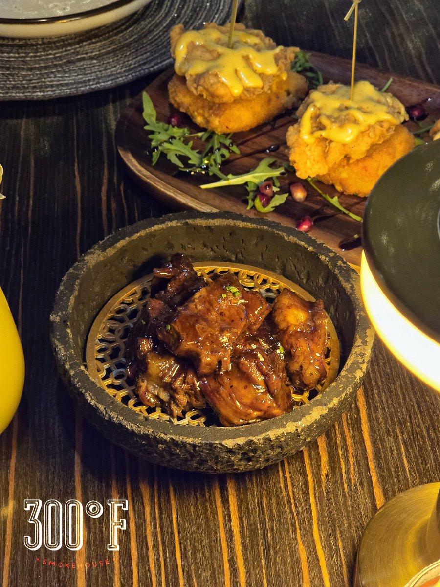 Lammah_rest0's tweet photo. لعشاق الستيك 🥩 مطعم 300°F سموك هاوس
https://t.co/eIRLT155Lk

📌 مجمع ثورث يارد 
https://t.co/eNmF2teTCn

متخصص باللحوم المدخنة 🥩🔥 ، قائمة متنوعة بأطباق الستيك والأضلاع ، سالمون وبرجر ، الباستا وعندهم قائمة ثابتة (Set Menu) وبوكس المفاجآت 🎁 للمناسبات والإحتفالات . https://t.co/OtEVVqEAnq