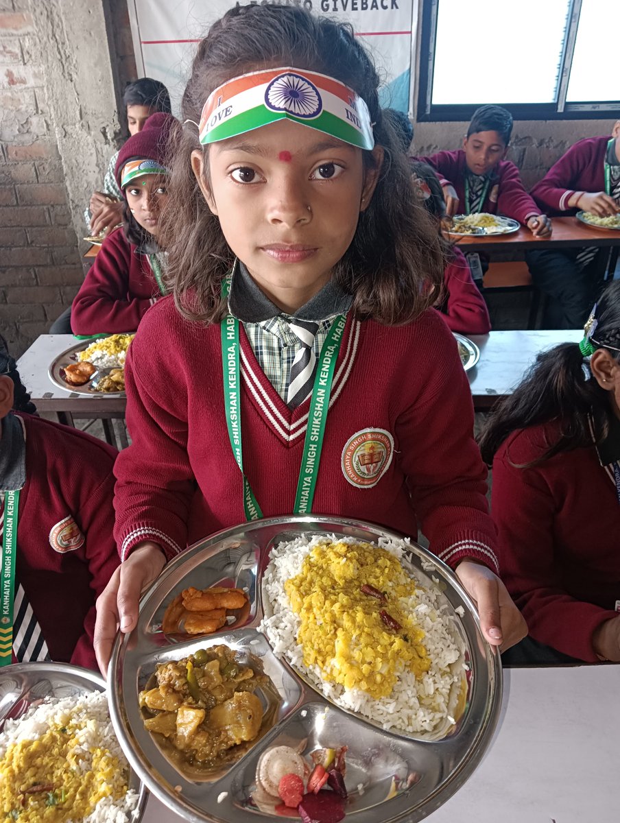 Republic Day Celebration 🇮🇳
What a beautiful Republic Day celebration! The KSSD Trust served delicious meals to 400 students from both morning and evening schools, spreading joy and 
Together, we’re building a brighter future. 💙 #RepublicDay2025 #FeedingIndia #KSSDTrust