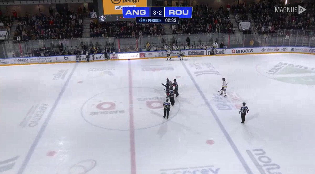 LigueMagnus's tweet photo. Grâce à deux buts inscrits dans cette période, les @DucsdAngers renversent les @DragonsdeRouen à 2 minutes 30 de la fin 🦉
#SLMHockey #ANGROU https://t.co/L2ql24a0De
