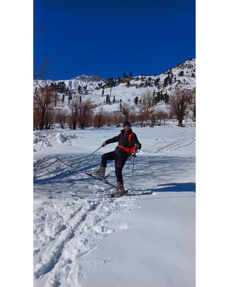 rizaillahi's tweet photo. SKI-DAYS ⛷️🗻🎿🌲
#ski #snowfall #hometown #mountains #north #Pakistan https://t.co/e4YEnTb9Ix