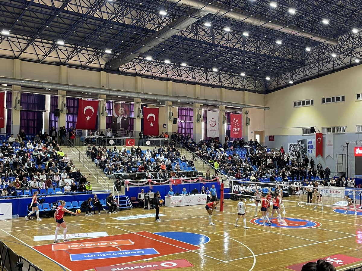 aliegehan2's tweet photo. Kaptan bugün büyük oynadı ve Playoff yolundaki rakibimiz Beşiktaş’ı set vermeden uğurladık
#SultanlarLigi https://t.co/zeguIPpuxD