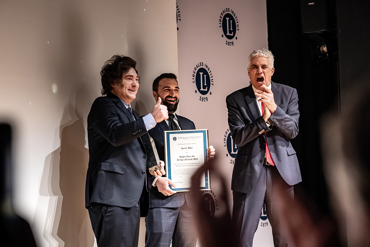 The Liberal Institute congratulates <a href="/JMilei/">Javier Milei</a> for the well-deserved Röpke Prize 2025. There is probably no more worthy winner in the world today than the Argentinian president. Impressions of the award ceremony: libinst.ch/news/javier-mi…