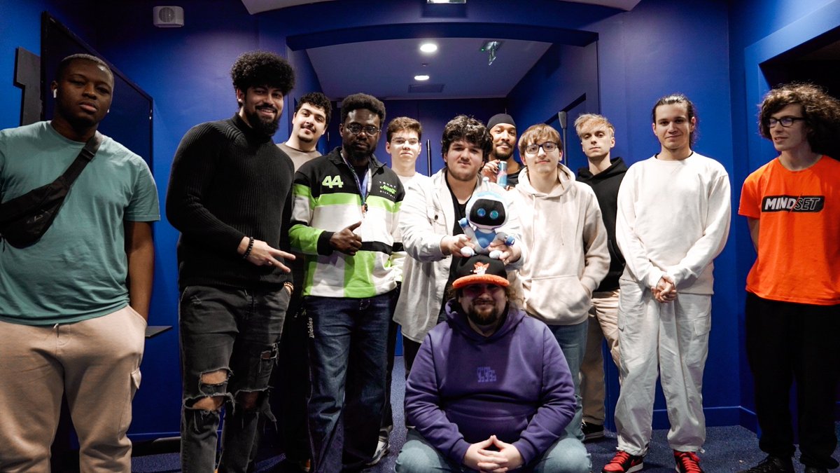 FlashNo47's tweet photo. Fin de la bootcamp GGST - Road to Kayane Cup ! 

On a fait ce qu'on a pu pour aiguiller quelques joueurs dans leur préparation.  C'était grave propre ! La guerre dans J-7.

MERCI @RedBullFrance le QG d'entraînement !

@7yen7na7 la goat merci 📸
Cc @ASW_official_EU https://t.co/3VVyVP8Oo4