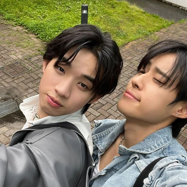 cherreyrain's tweet photo. jundylan au where thame takes help from dylan to keep jun away from po 

the plan was simple : distract jun and take him away everytime he tries to talk to po
 
poor dylan didn't know the plan would also include multiple dates with jun and maybe a teeny tiny crush on him https://t.co/ZLePc3mxWl