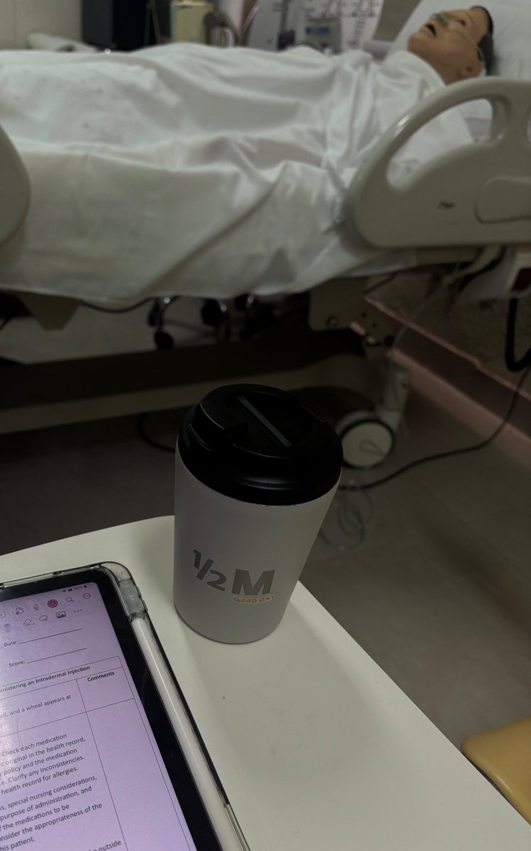 ralma7e's tweet photo. 💉☁️🩶 https://t.co/qtulQDFBE4