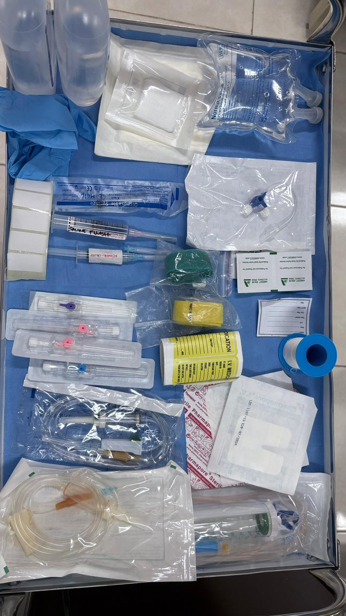 ralma7e's tweet photo. 💉☁️🩶 https://t.co/qtulQDFBE4