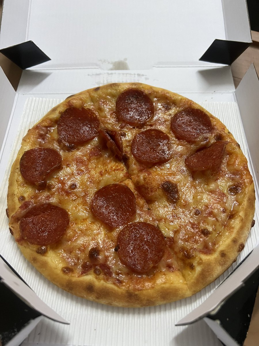 shasaagar's tweet photo. I placed an order of pizza from @PizzaExpress which @Swiggy delivered.
 
This is 2nd time in 2 weeks where we have ordered veg and we have received non veg pizza.

Being a vegetarian it’s quite disturbing to see how restaurants are being so careless towards a meal order. https://t.co/M7TQ9hUr7v