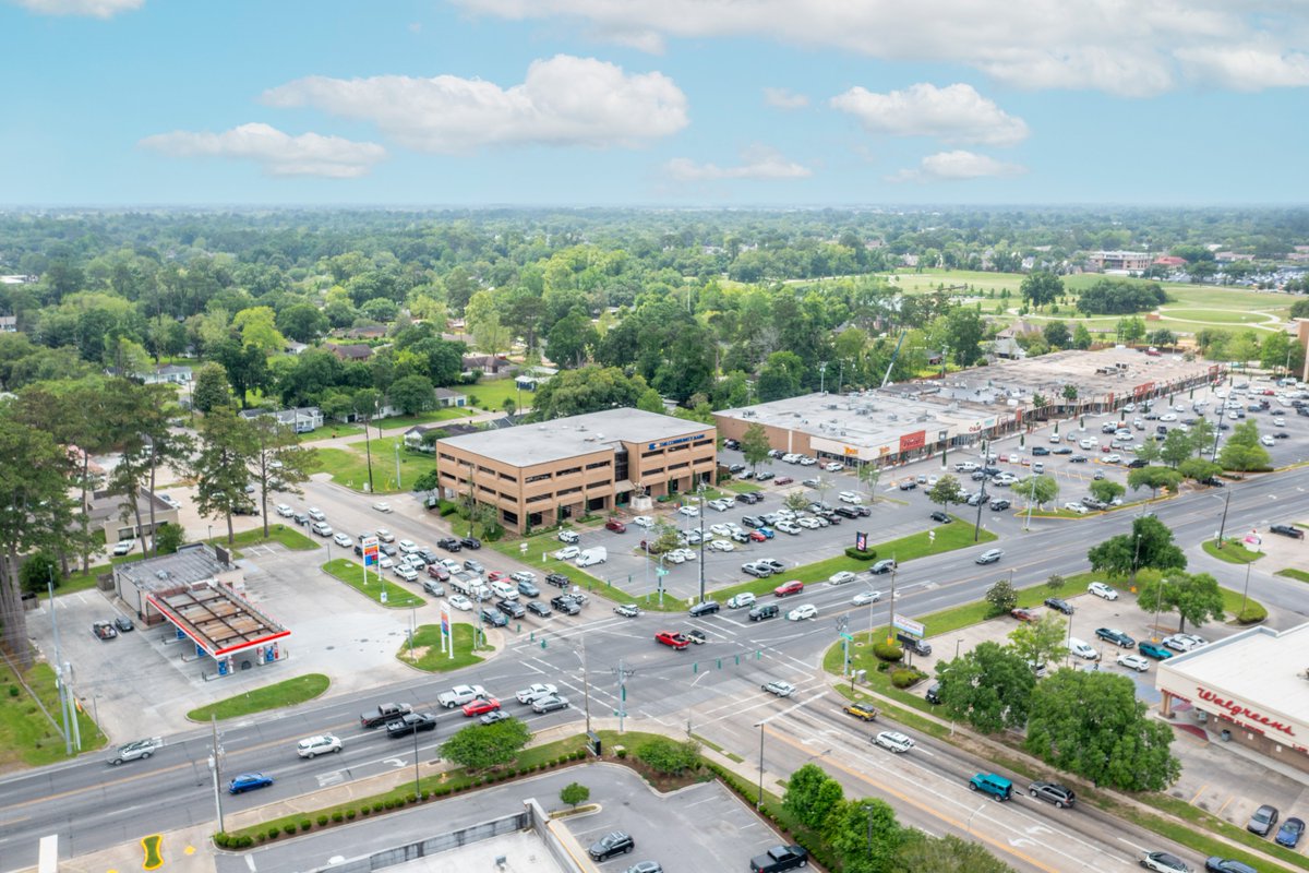 There's a big argument in Lafayette as to two has the best burger... the building is close to two of the top contenders

The Financial Center - 2701 Johnston Street, Lafayette, LA 70503

±574 - ±4,844 RSF Available
