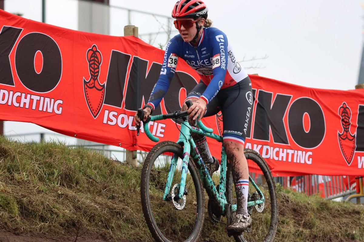 Dernière répétition boueuse avant les Championnats du Monde 🌈👀

P1️⃣5️⃣ samedi et P9️⃣ aujourd’hui 

📷 Daan Van Overveld