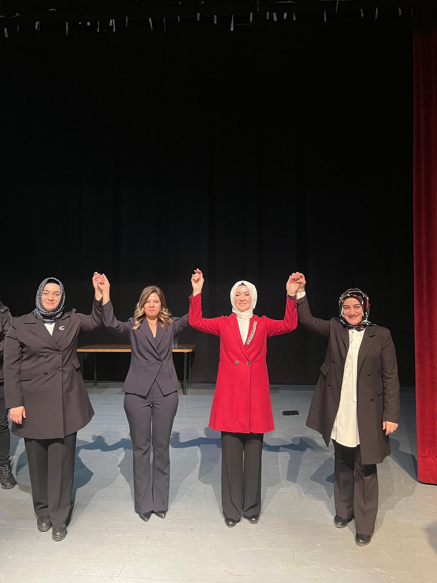 📍Tunceli

AK Parti Tunceli 7. Olağan İl Kadın Kolları Kongremizde güven tazeleyerek yeniden İl Kadın Kolları Başkanı seçilen Sevilay Odak (<a href="/OdakSevilay/">Sevilay Odak</a> )Başkanımızı ve yönetimini tebrik ediyor, hayırlı hizmetler yapmalarını temenni ediyorum. 

#CanlaBaşlaİlkGünküHeyecanla