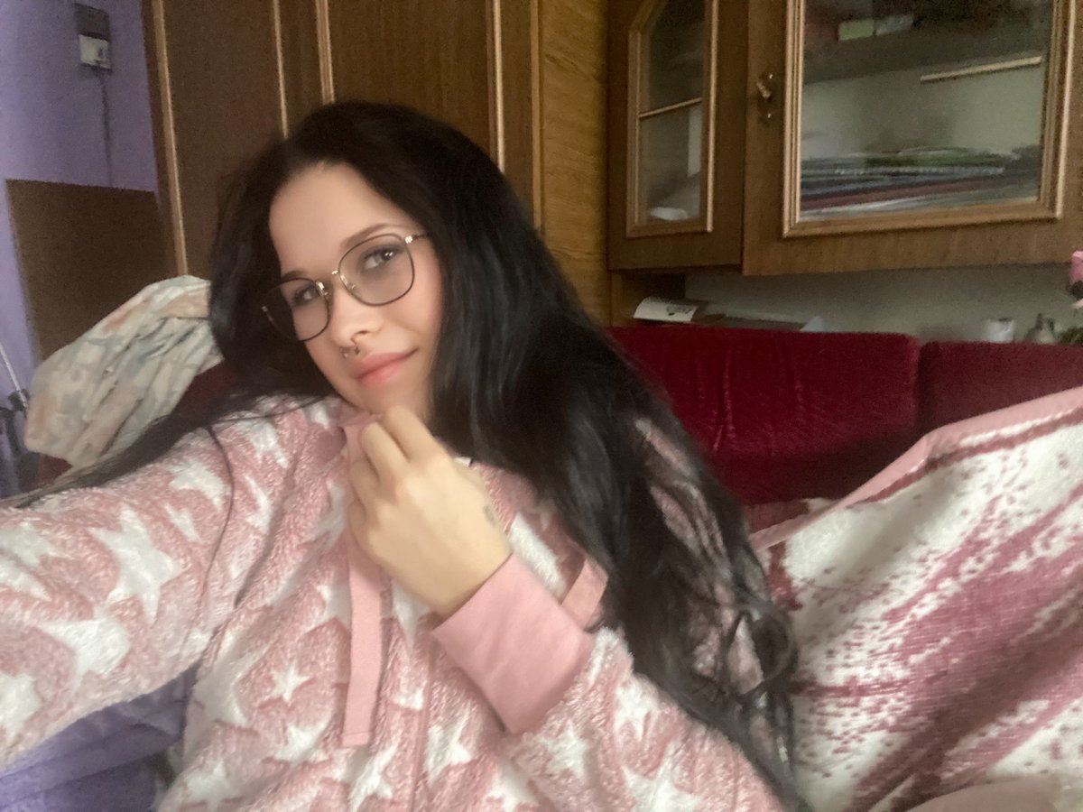 Verunkaa07's tweet photo. Co bys se mnou nejradši dělal kdyby jsme byli spolu 😏😈 https://t.co/VMRsTx0mrH