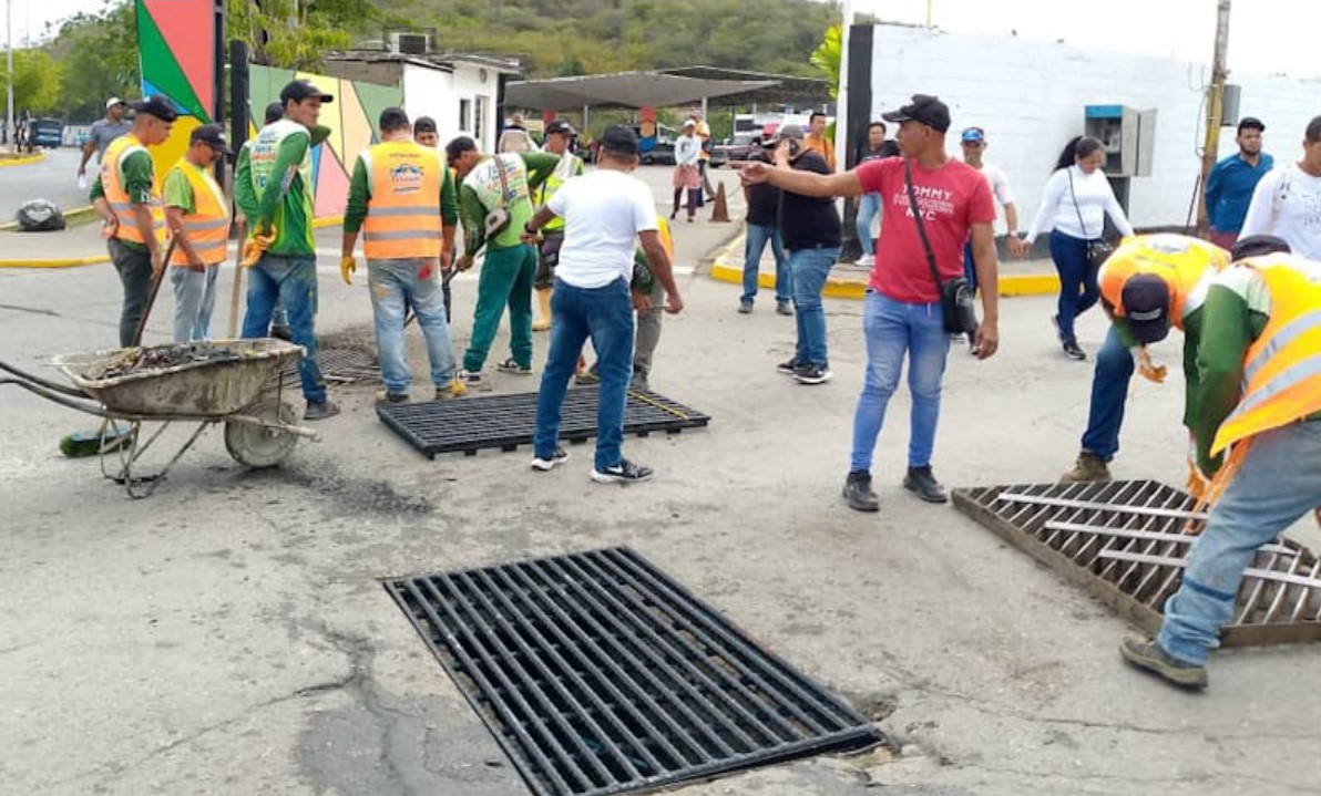 Diario_ElTiempo's tweet image. #Trabajos Sustituyeron cuatro alcantarillas en las inmediaciones del terminal terrestre de Carúpano ow.ly/Xqex50UN3EY