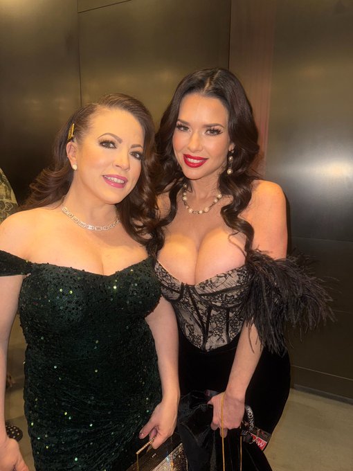 VeronicaAvluvXX