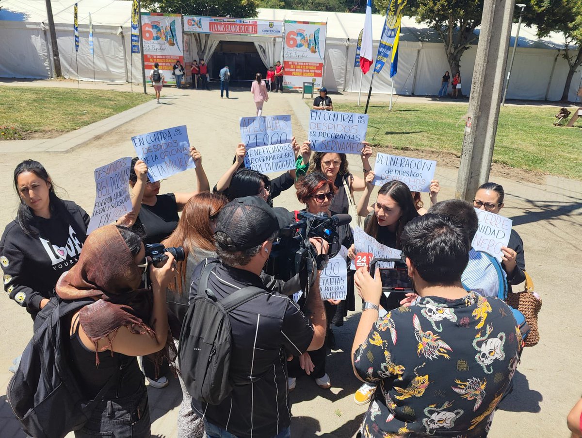 FECUdeC's tweet photo. Nos manifestamos contra los retrocesos en materia de genero impulsados por el actual Municipio y Gobierno Regional . https://t.co/rb6mXuLV5y