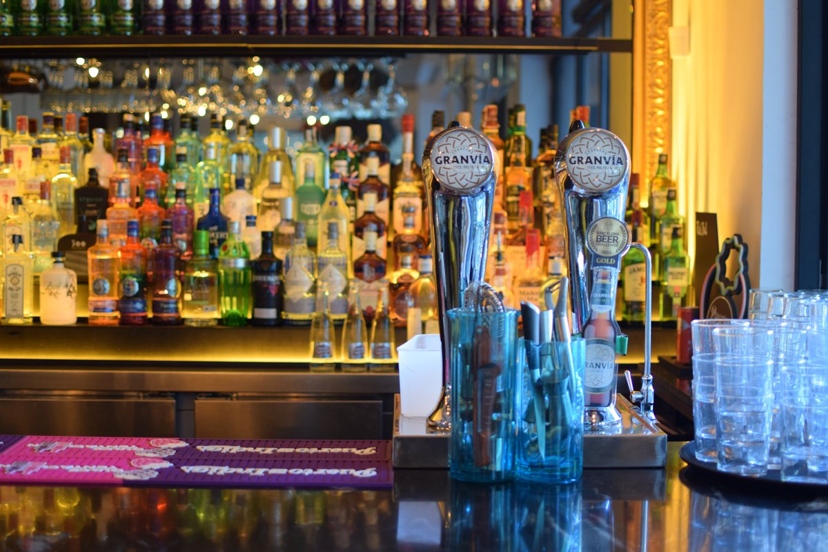 AlSurBar's tweet photo. 🍺🌞 Si buscas un sitio donde disfrutar de una cerveza bien fría, Restaurante Al Sur es tu lugar. Ya sea en nuestra acogedora terraza o en nuestro salón, te ofrecemos una selección de cervezas que serán el acompañamiento perfecto para cualquier momento del día.  🍻

📍 Al Sur. ✨ https://t.co/RdvJjdyZds