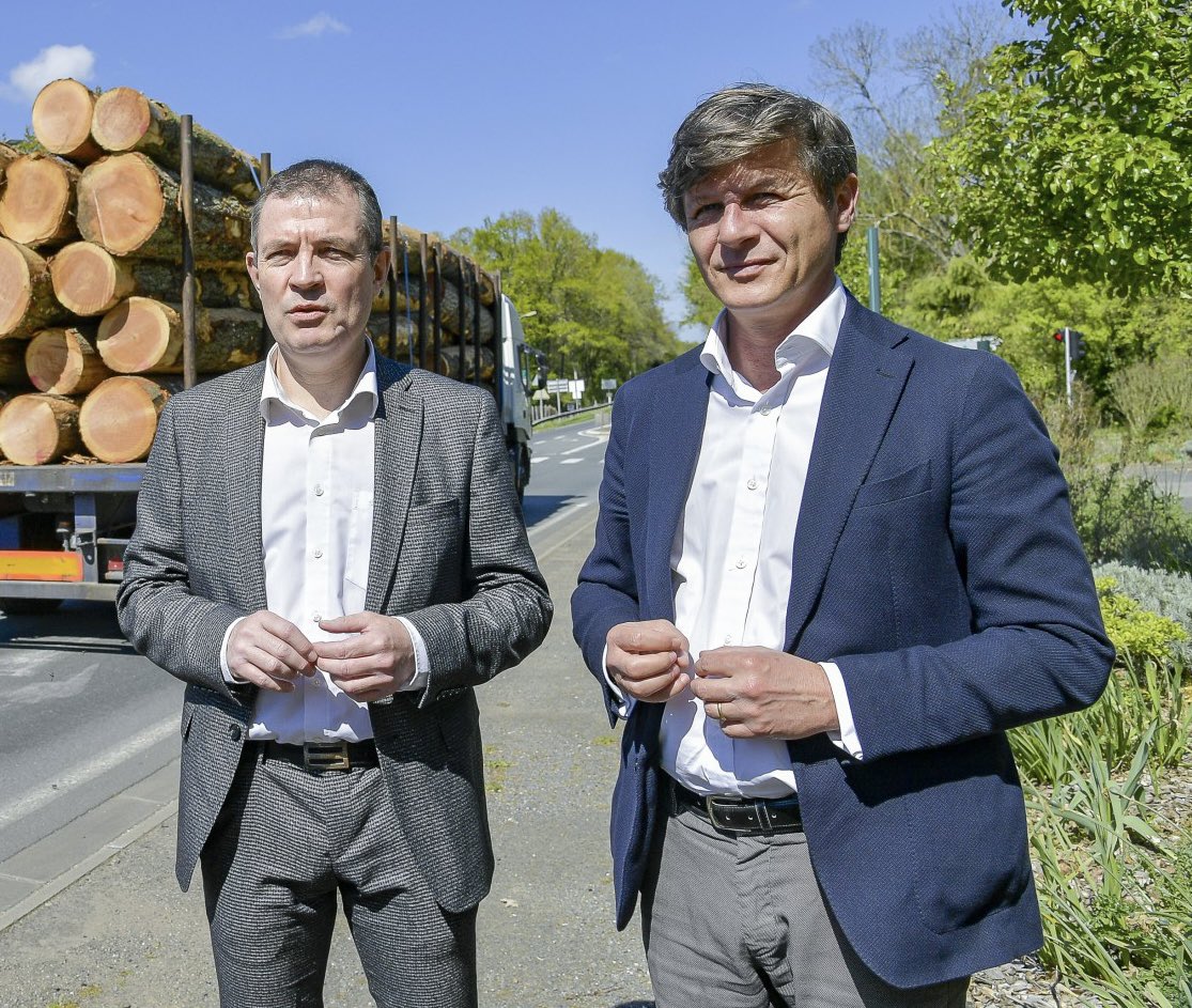 Pas de mot, juste une grande douleur et de la tristesse.
Merci mon cher Nicolas Florian pour tout ce que tu m’a appris, pour tout ce que tu nous as apporté.
Mes pensées vont à ton épouse, ton fils ainsi qu’à ta famille.
Tu laisseras un grand vide.
Tu vas nous manquer.