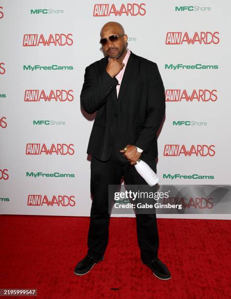 TheRealBigTre's tweet photo. Popping Bottles on The AVN Red Carpet....Boss Up 🍾🍾🥂 
@GettyImages 
#AVNawards https://t.co/l1HLoFmokX