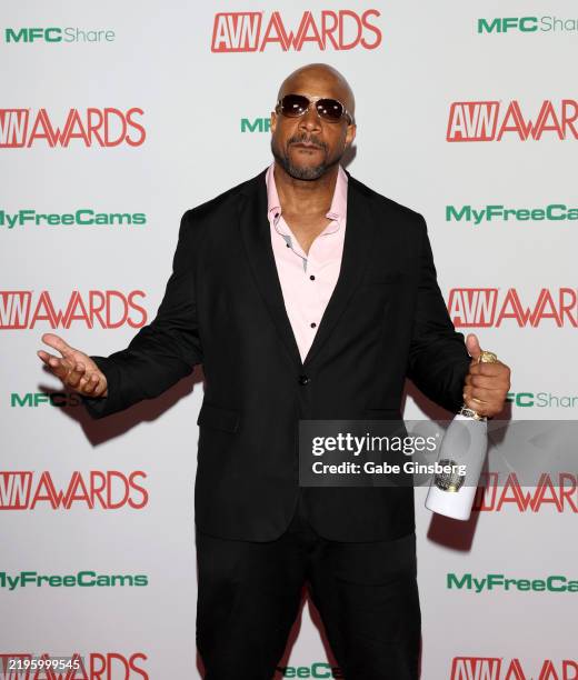 TheRealBigTre's tweet photo. Popping Bottles on The AVN Red Carpet....Boss Up 🍾🍾🥂 
@GettyImages 
#AVNawards https://t.co/l1HLoFmokX
