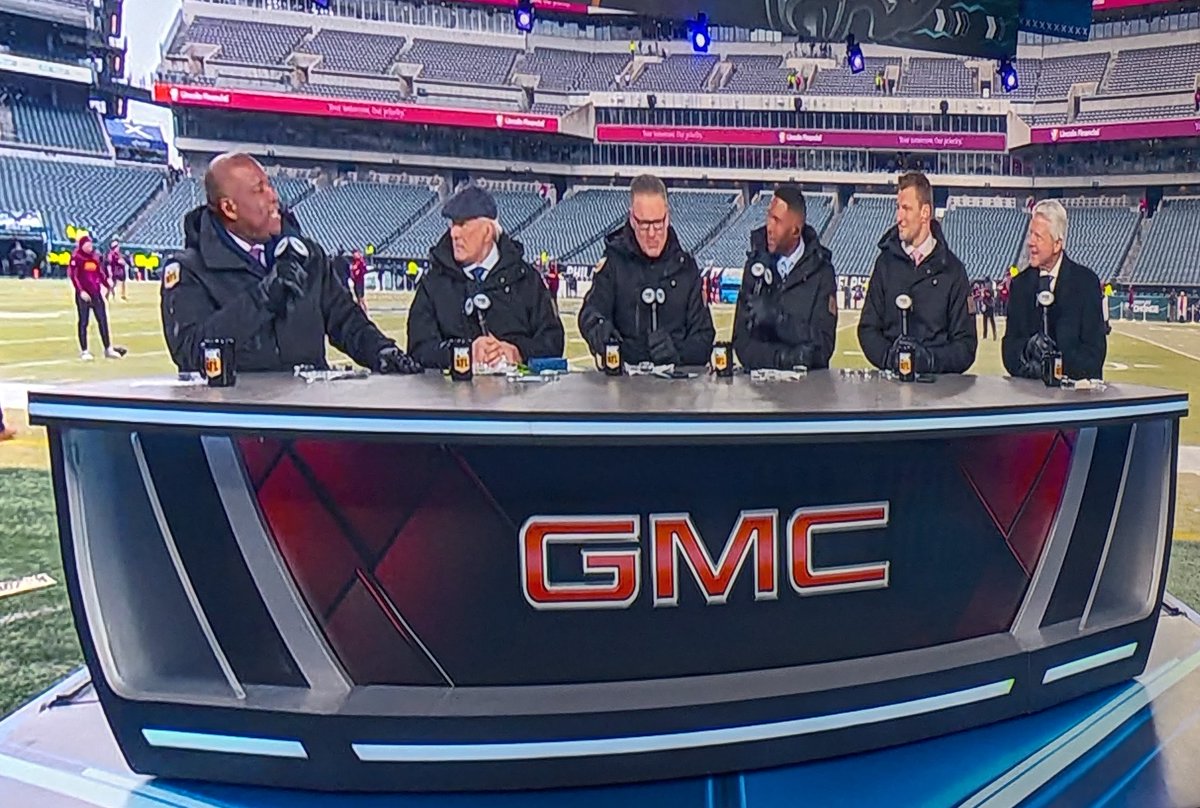 unfiltereddad's tweet image. Come on @NFLonFOX you can fit at least 4 more guys on the desk. #NFCChampionship #WASvsPHI
