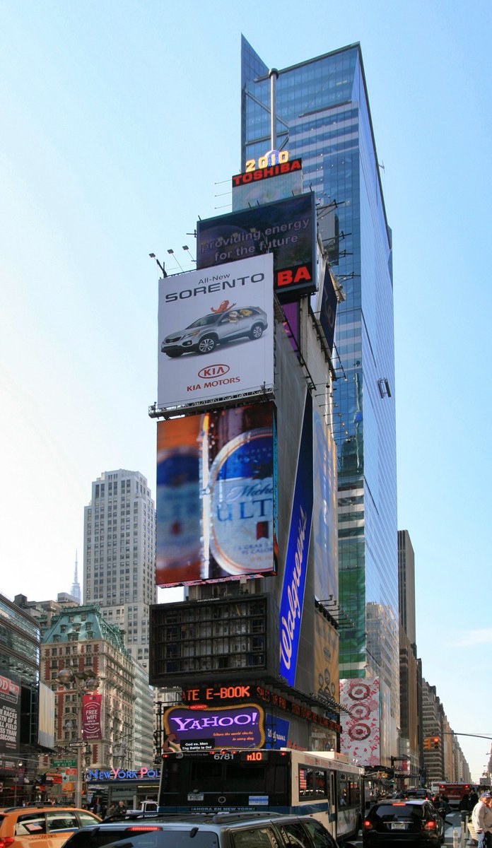 renzoramosTO's tweet photo. La torre One Times Square y la Torre de Gamarra, a un paso del parque Canepa.
#Gamarra
#LaVictoria
#OneTimesSquare https://t.co/JQk3g00OJz