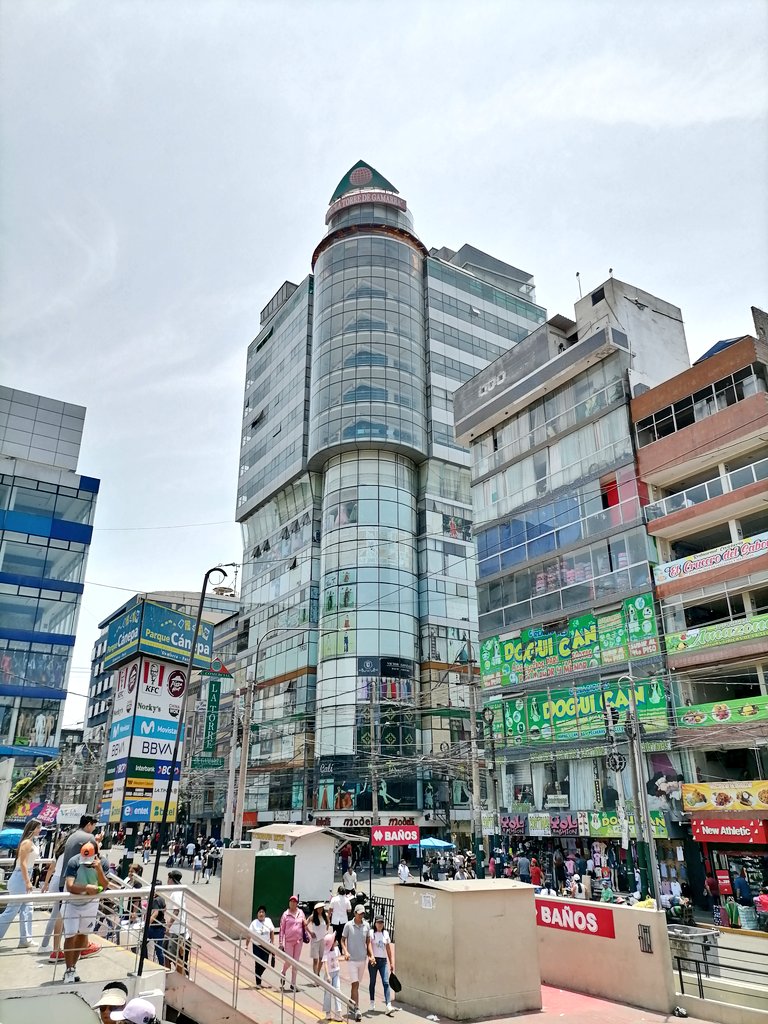 renzoramosTO's tweet photo. La torre One Times Square y la Torre de Gamarra, a un paso del parque Canepa.
#Gamarra
#LaVictoria
#OneTimesSquare https://t.co/JQk3g00OJz