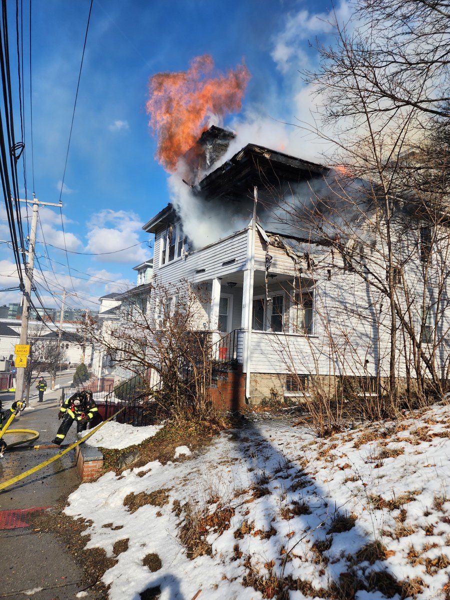 paulkoolloian1's tweet photo. Everett 
2nd Alarm 
Box 621
82 Woodlawn St 
Ok for media use with credit to Paul Koolloian. 
@boston25 @wbz @7News @WCVB @IAFFLocal143 
@ChelseaScanner https://t.co/I6PmIfPhj5