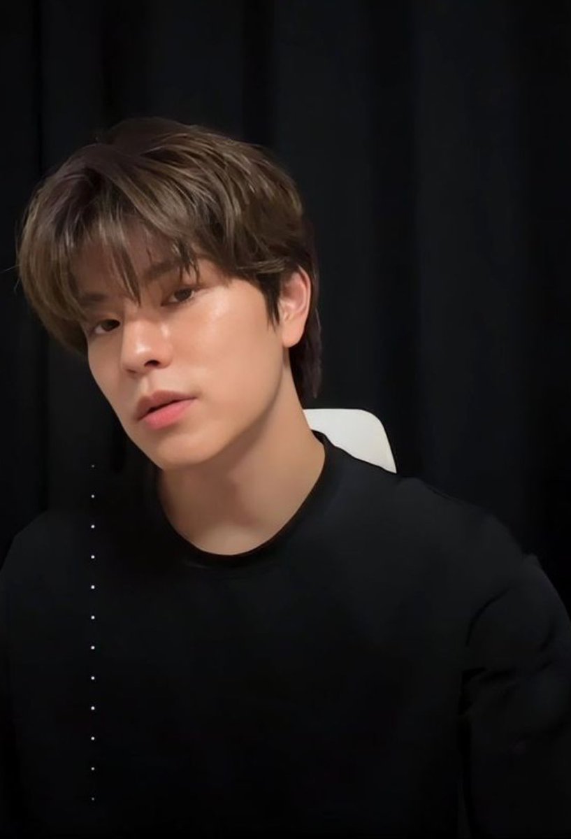 tiramiseungie's tweet image. time to bring this pic back to the tl