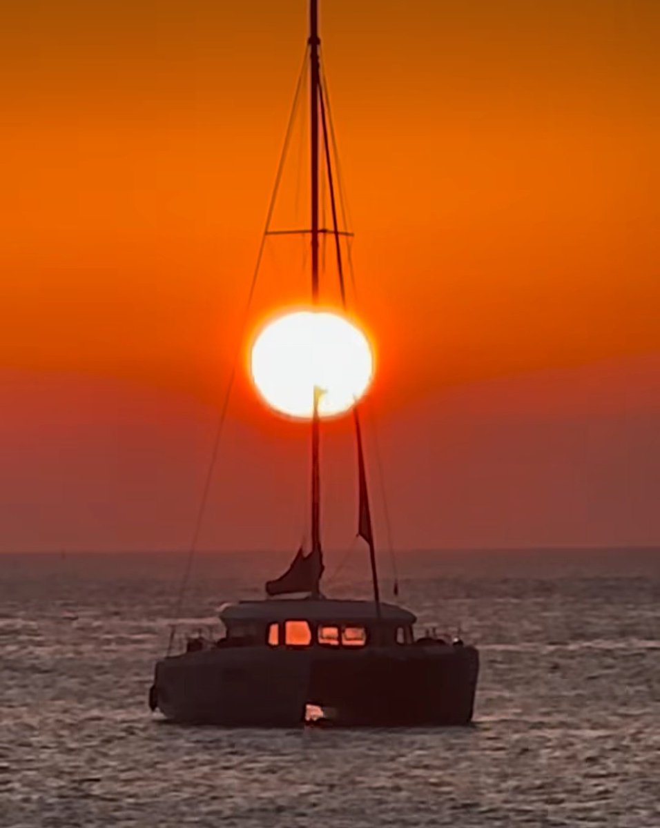Angel_InTheSoul's tweet photo. #amazingsunset 🧡🧡🧡🧡 https://t.co/DGhB1tMVJm