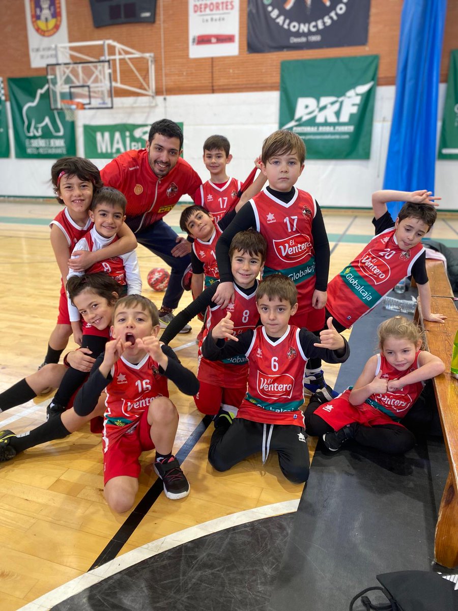 CBVillarrobledo's tweet photo. 🏀CANTERA CBV🏀
Que contentos estamos de que nuestro Benjamín Blanco haya comenzado su andadura en esto del baloncesto en la liga SuperGigantes de la @fbclm haciendo amigos con @basketcplaroda y @TobarraCB 
🤩🤩🤩
@SomosGlobalcaja
@VdoDiario https://t.co/YJlQgZ5Kmv