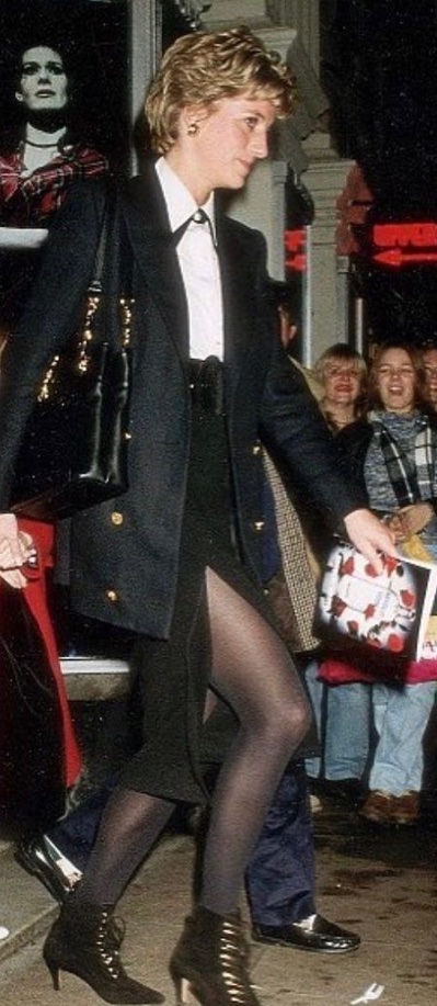 Would have loved to have watched Diana put on and remove her black nylons.
#Diana #tights #pantyhose #stockings #nylons #wank #edging #goon