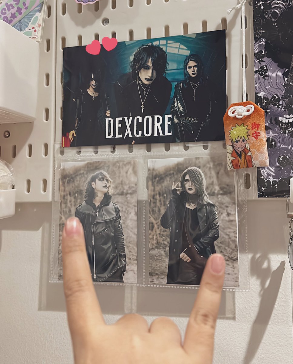 icespt_98's tweet photo. #Dexcore ตอนแรกว่าจะหากรอบมาใส่แต่มีซองแฟ้มพอดีติดเอาเลยแล้วกัน แล้วรูปเขาปริ้นเนื้อมันมาติดลายนิ้วมือตัวเองเยอะมาก 😭 แต่ใดคือสวยชอบ 😌✨👍🏻 รีวิวให้ #chamolshop กรอบสวยมากกก https://t.co/UienLjSP9S