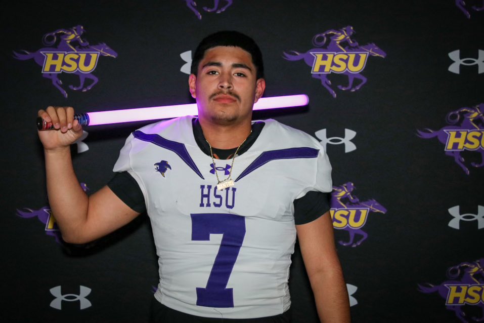 Toscarrizales07's tweet photo. had fun visit @CoachGGlynn thanks 🤠 🙏 @QBHitList @KincadeTheHulk @streetziam @Marchen44 @NoLimitDRob @Mhamil01Maurice @MarlinISDTX @PlayBookAthlete https://t.co/mFdRknnzS1