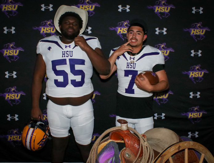Toscarrizales07's tweet photo. had fun visit @CoachGGlynn thanks 🤠 🙏 @QBHitList @KincadeTheHulk @streetziam @Marchen44 @NoLimitDRob @Mhamil01Maurice @MarlinISDTX @PlayBookAthlete https://t.co/mFdRknnzS1