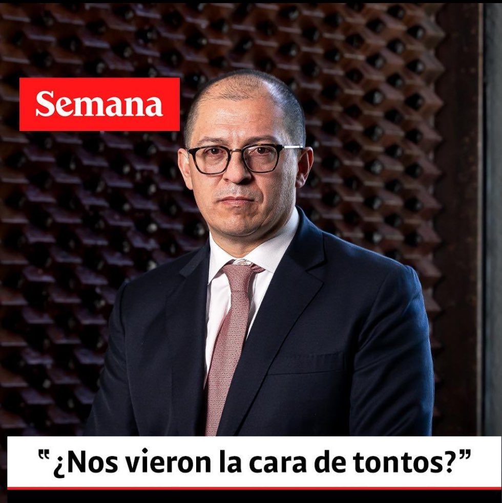 HELIODOPTERO's tweet photo. La pregunta es necia,  ¿hay alguien que no le haya visto a éste la cara de tonto? https://t.co/xLYm13RmqL